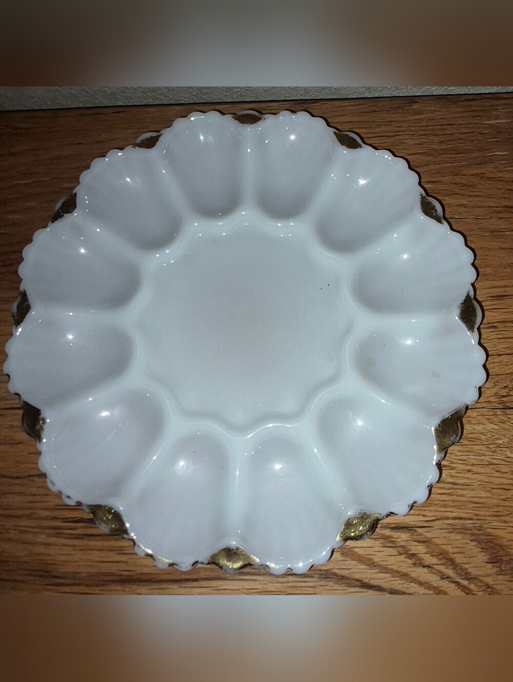 ANCHOR HOCKING ~ DEVILED EGG PLATE ~ MILK GLASS / HEAVY GOLD TRIM